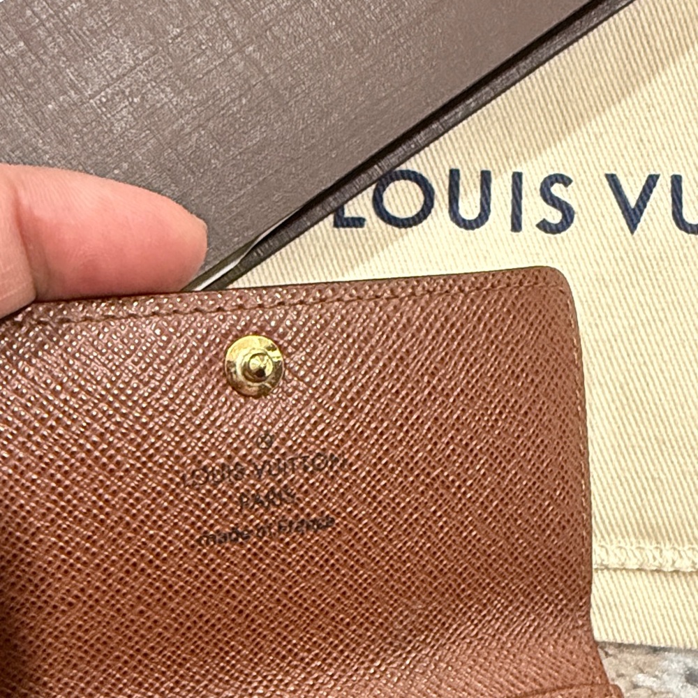Louis Vuitton 6 Key Holder - Picture 6 of 13